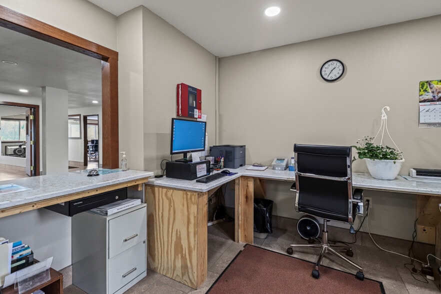 More Photos Of 726 S Lake Ave, Phillips Hotel For Sale