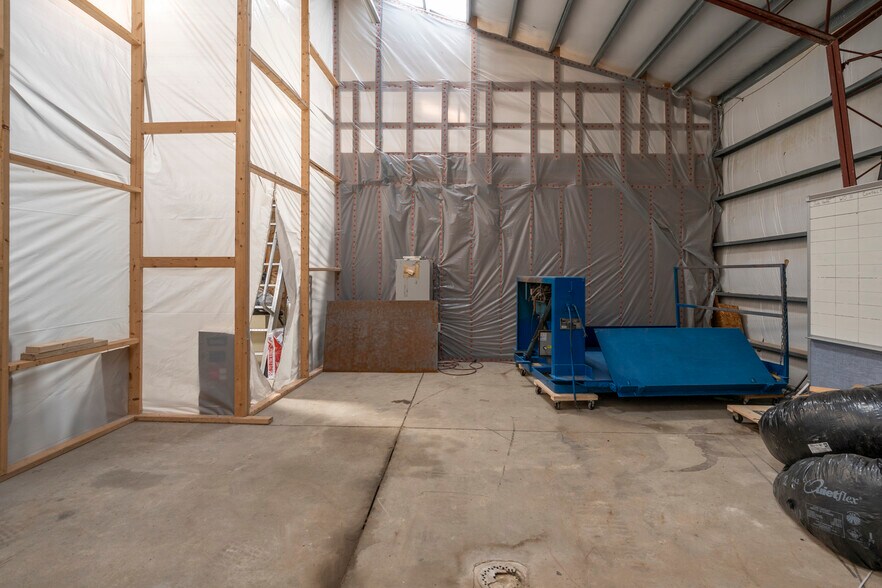 More Photos Of 210 N West St, Hillsboro Office For Sale