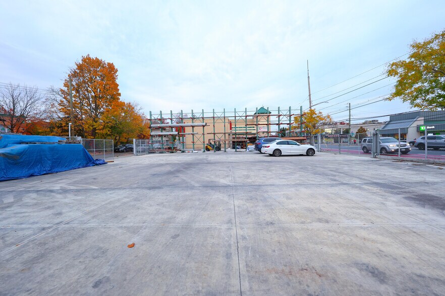 More Photos Of 1525-1535 Hylan Blvd, Staten Island Freestanding For Lease
