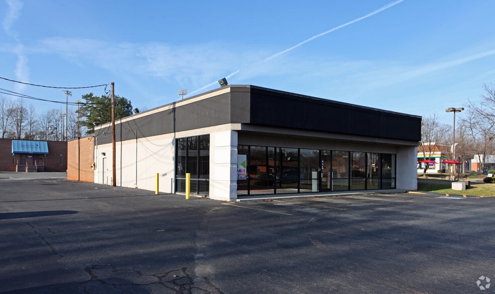 Primary Photo Of 3109 Freedom Dr, Charlotte Freestanding For Lease