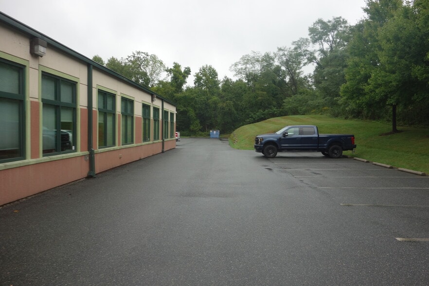 More Photos Of 2129 Pulaski Hwy, Havre De Grace Showroom For Lease