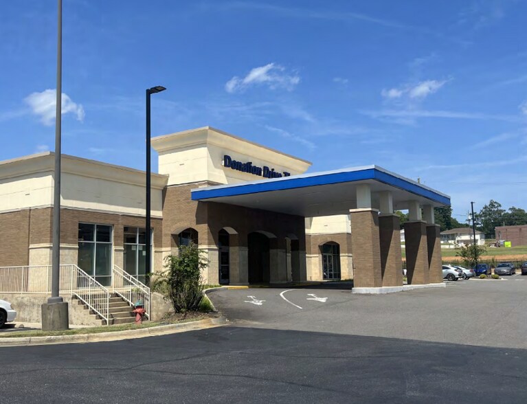 More Photos Of 8920 Memorial Pky, Huntsville General Retail For Sale