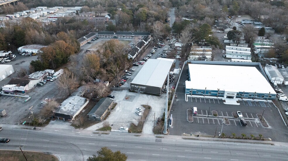 More Photos Of 5080 Rivers Ave, North Charleston Showroom For Sale