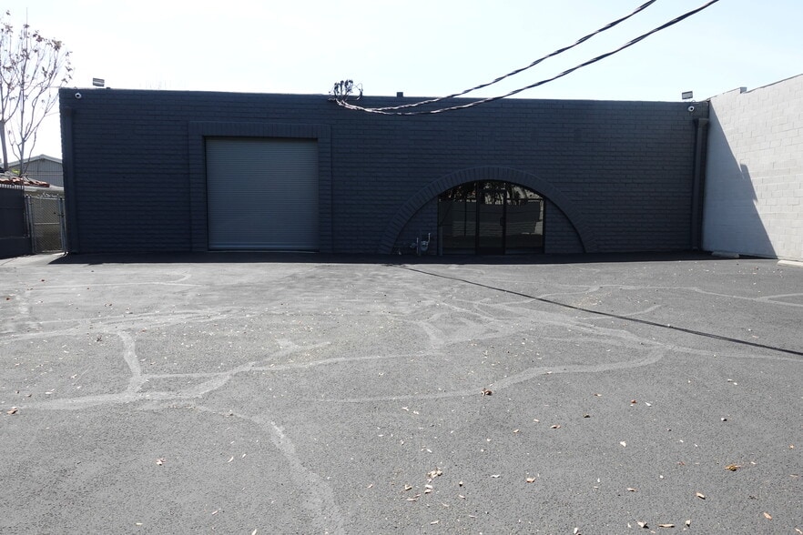 Primary Photo Of 18334 Eddy St, Northridge Warehouse For Sale