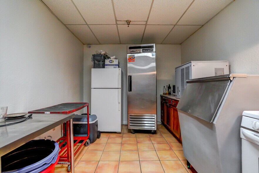 More Photos Of 950 S Central Ave, Compton Schools For Sale