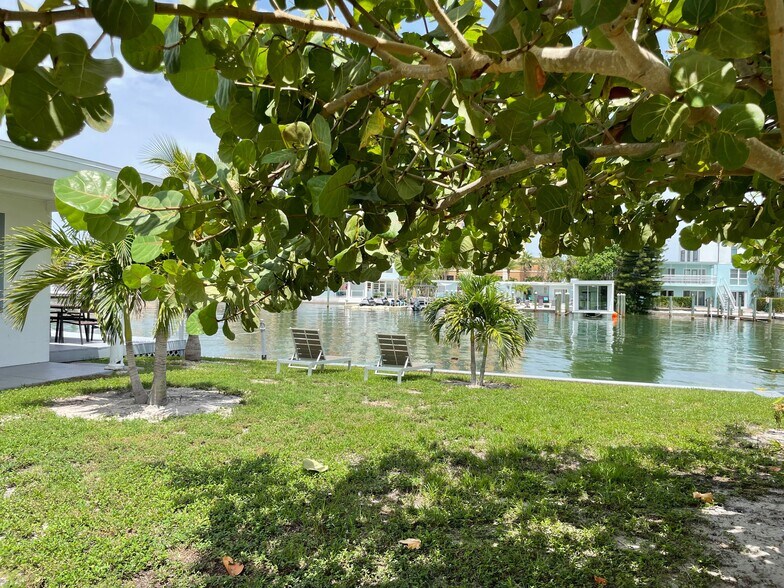 More Photos Of 629 Bay Esplanade, Clearwater Beach Specialty For Sale