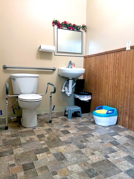 More Photos Of 418 S 14th St, Wymore General Retail For Sale