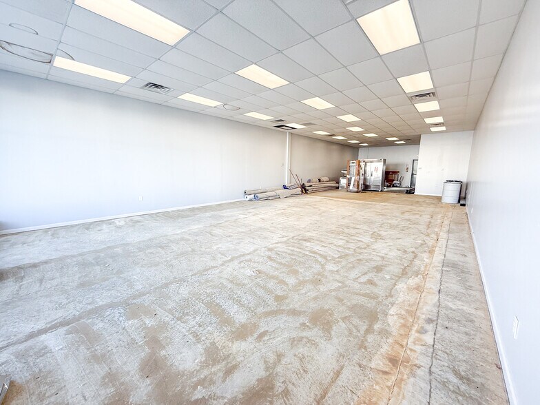 More Photos Of 37 Clementon Rd, Berlin Storefront For Lease