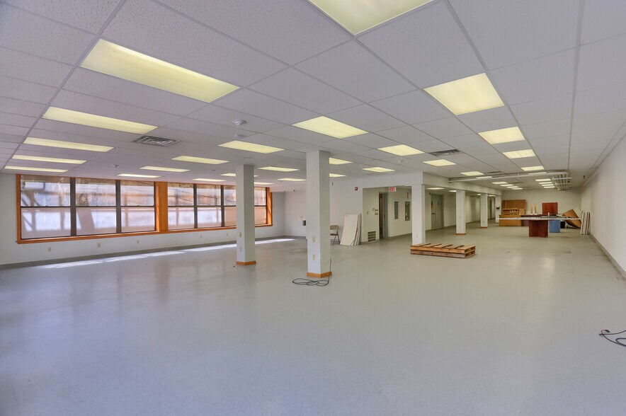 More Photos Of 664 Linden Ave, East Pittsburgh Flex For Sale