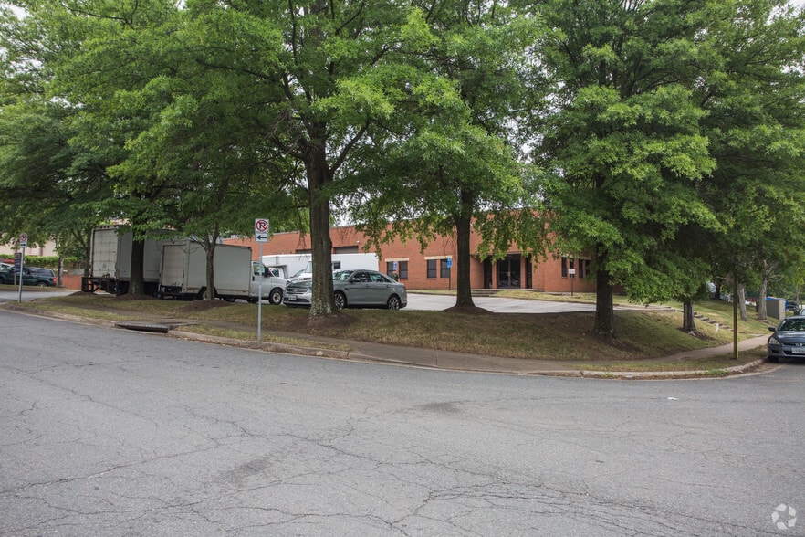 More Photos Of 6825 Hill Park Dr, Lorton Flex For Lease