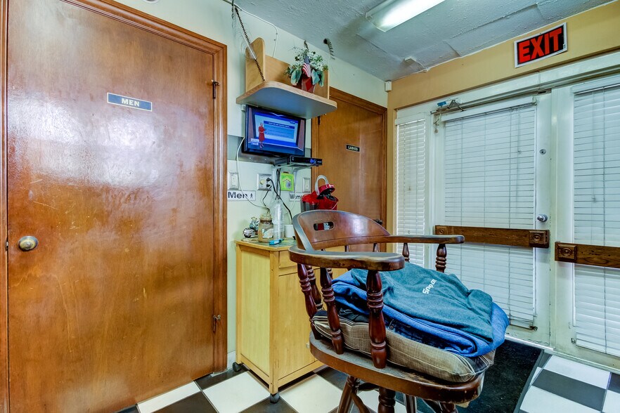 More Photos Of 600 Saint Petersburg Dr E, Oldsmar Auto Repair For Sale