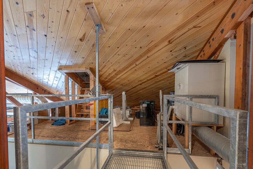 More Photos Of 1714 Broadway St, Vancouver Auto Repair For Lease