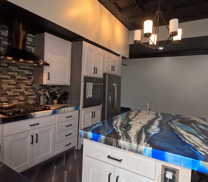 More Photos Of 1110 Main St, Lubbock Office For Sale