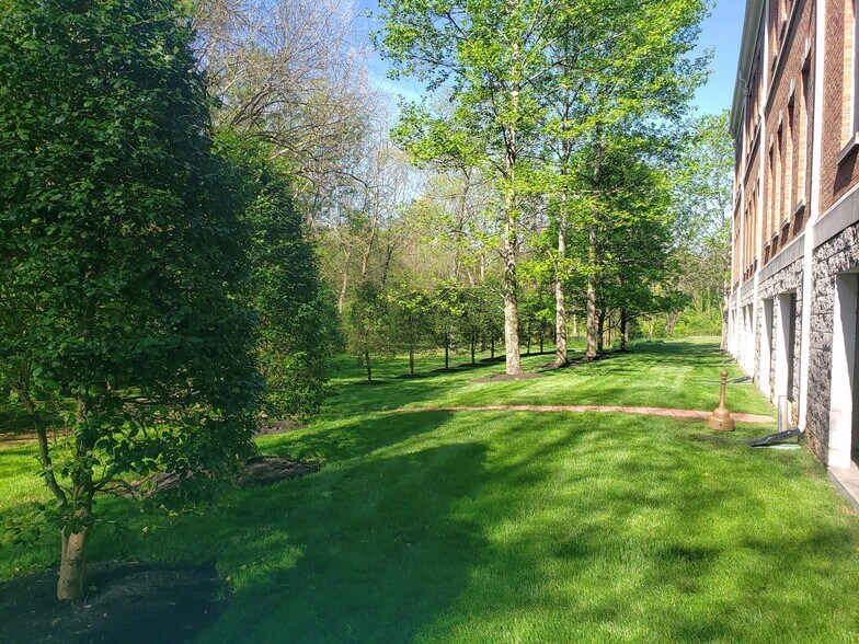 More Photos Of 1650 Murfreesboro Rd, Franklin Office For Lease