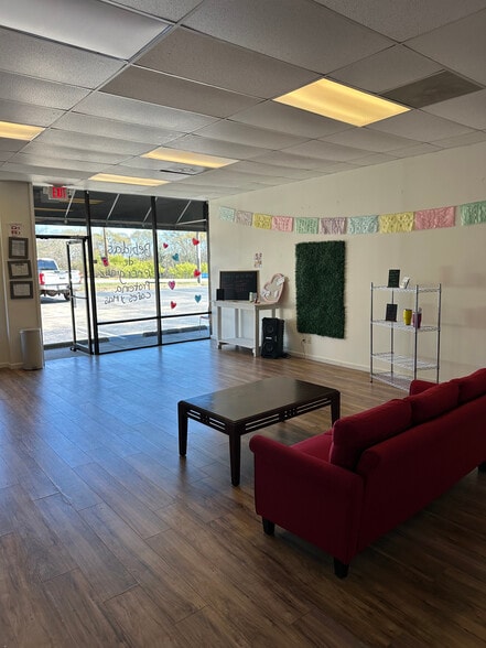 More Photos Of 211 Homer Rd, Commerce Freestanding For Lease