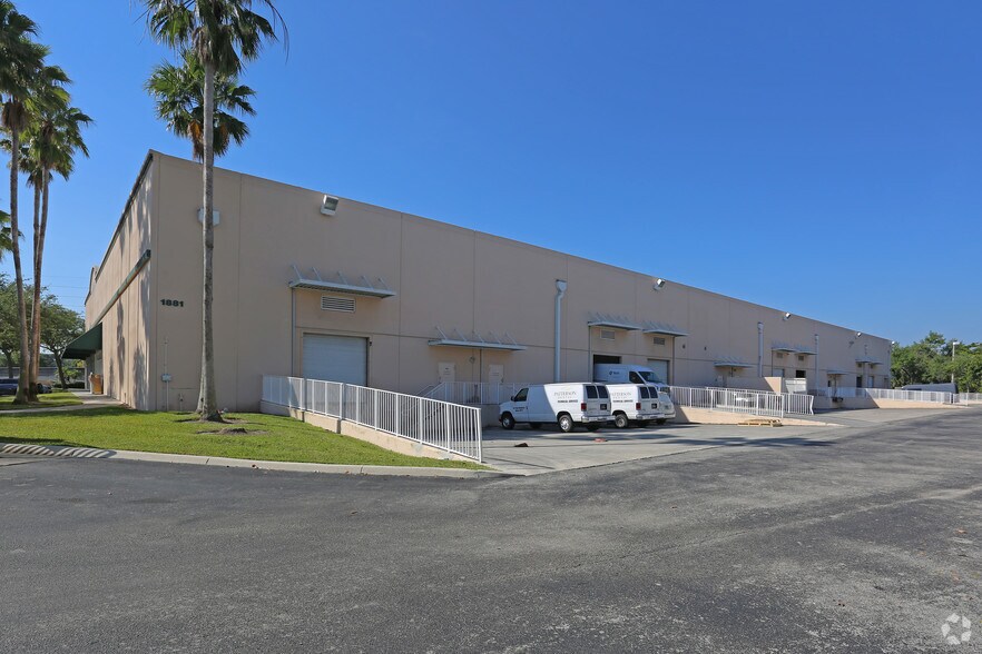 More Photos Of 1881-1887 W State Road 84, Fort Lauderdale Showroom For Lease