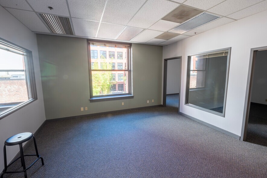 More Photos Of 221-277 SW Pine St, Portland Office For Sale