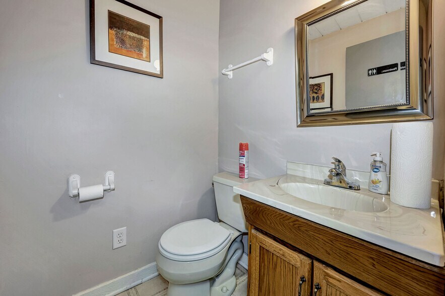 More Photos Of 1188 Pyramid Hill Blvd, Hamilton Flex For Sale