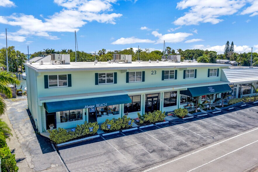 More Photos Of 23 Royal Palm Pointe, Vero Beach Restaurant For Sale