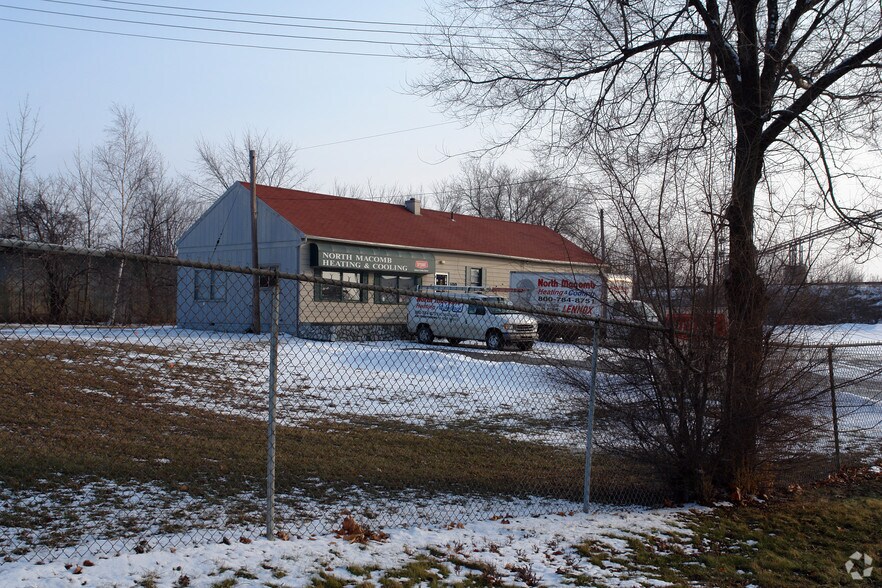More Photos Of 100 N Cedar St, Imlay City Auto Repair For Lease