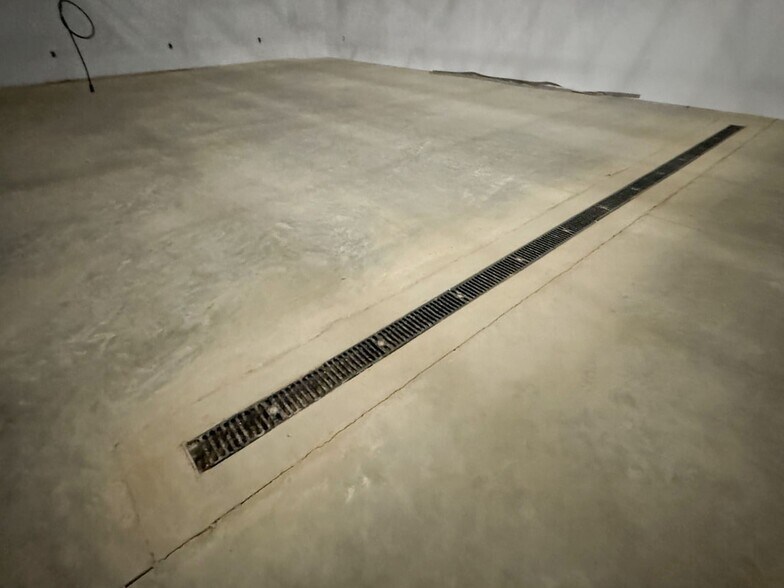 More Photos Of 369 Enterprise Dr, Batesville Industrial For Sale