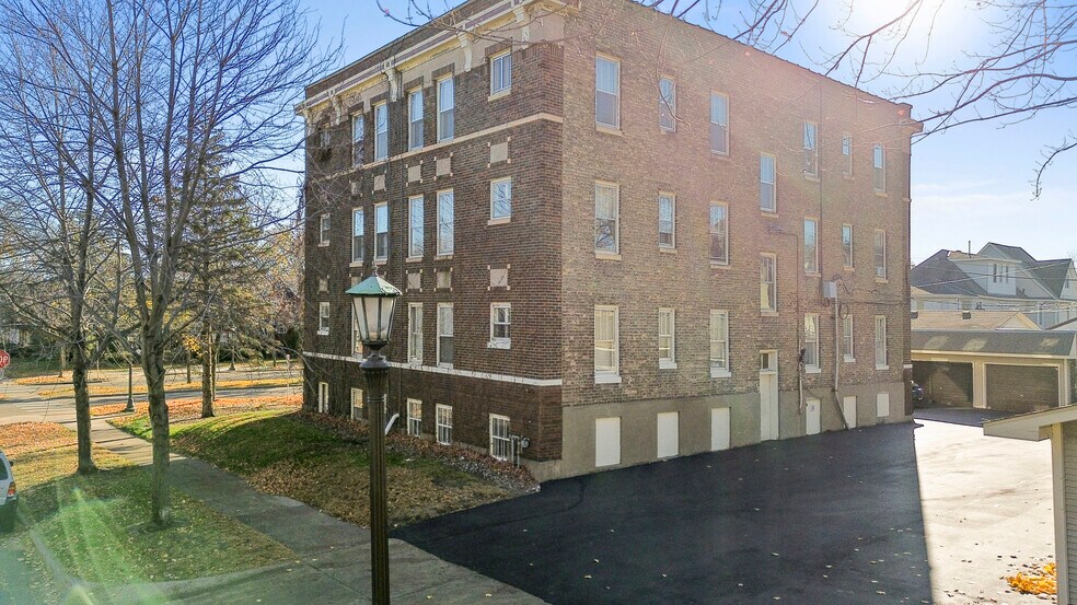 More Photos Of 195 Lexington Pky N, Saint Paul Apartments For Sale