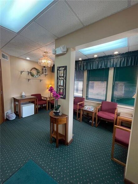 More Photos Of 400 N Chestnut St, Derry Office Residential For Sale