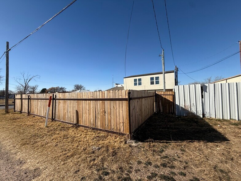 More Photos Of 218 Main St, Idalou Storefront Retail Office For Sale