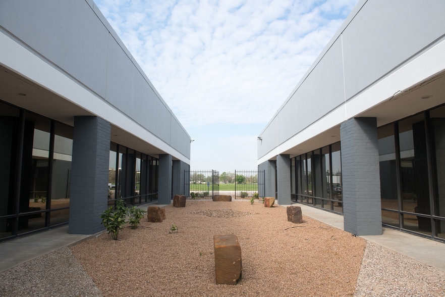 More Photos Of 8901-8933 Interchange Dr, Houston Unknown For Lease