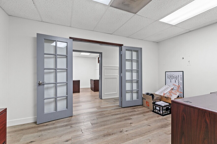More Photos Of 842 Foothill Blvd, La Cañada Flintridge Storefront For Sale