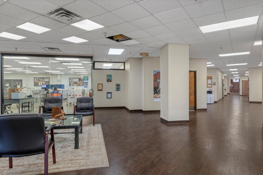 More Photos Of 700 W Loop 340, Waco Office For Lease