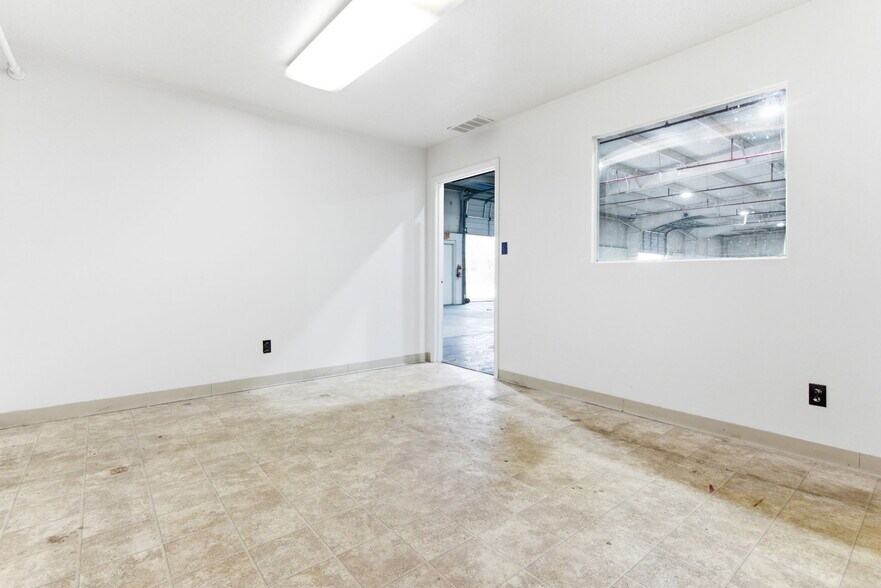 More Photos Of 473 Roberts Ave, Louisville Warehouse For Sale