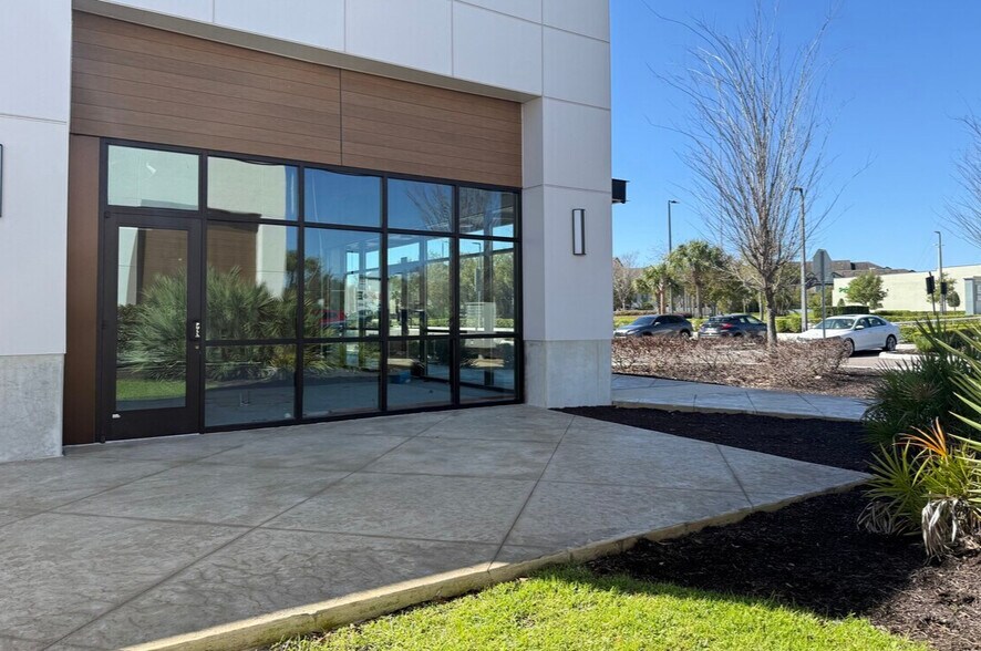 More Photos Of 5628 Circa Fishhawk Blvd, Lithia General Retail For Lease