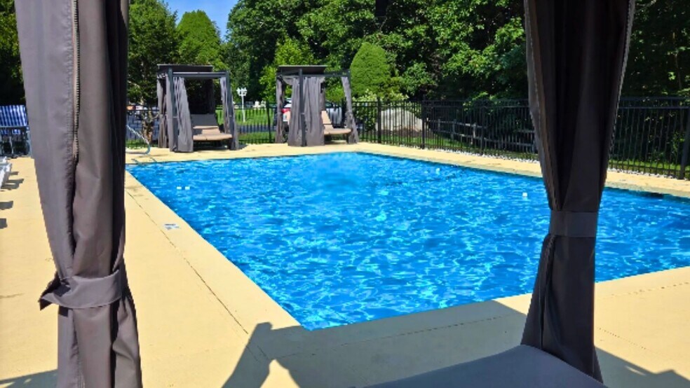 More Photos Of 7 Turbats Creek Rd, Kennebunkport Hotel For Sale