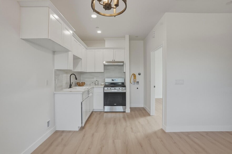 More Photos Of 1646 Clinton St, Delano Multifamily For Sale
