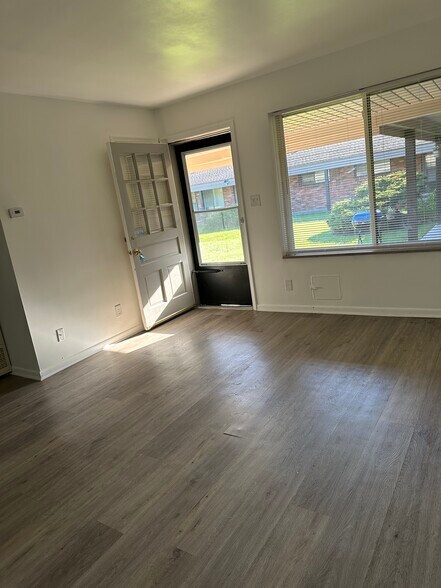 More Photos Of 3065 S Commerce Rd, Walled Lake Apartments For Sale