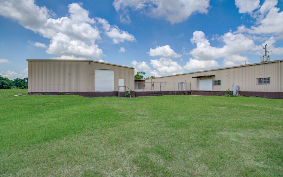 More Photos Of 7002 Bissell Rd, Manvel Manufacturing For Lease