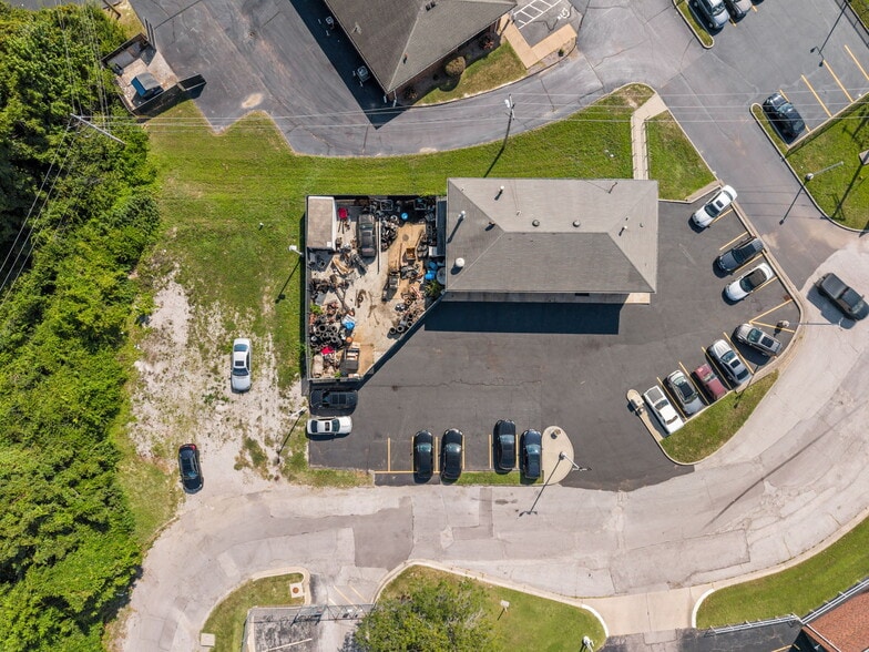 More Photos Of 14150 Sunswept Pk Court, Florissant General Retail For Sale