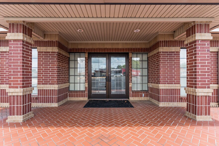 More Photos Of 112 US Highway 271 N, Gilmer Office For Lease