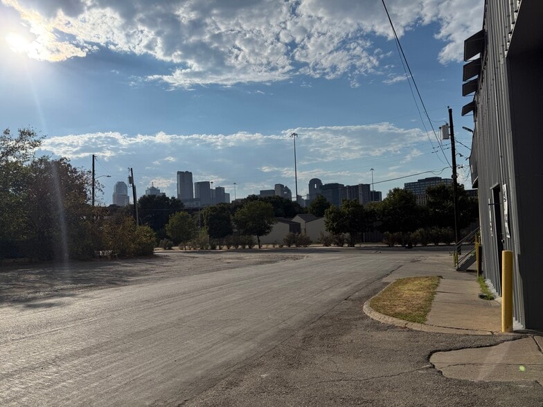 More Photos Of 1702-1704 Orleans St, Dallas Flex For Lease