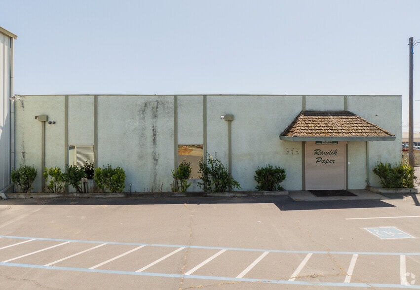 More Photos Of 136 Flamingo Dr, Modesto Warehouse For Sale