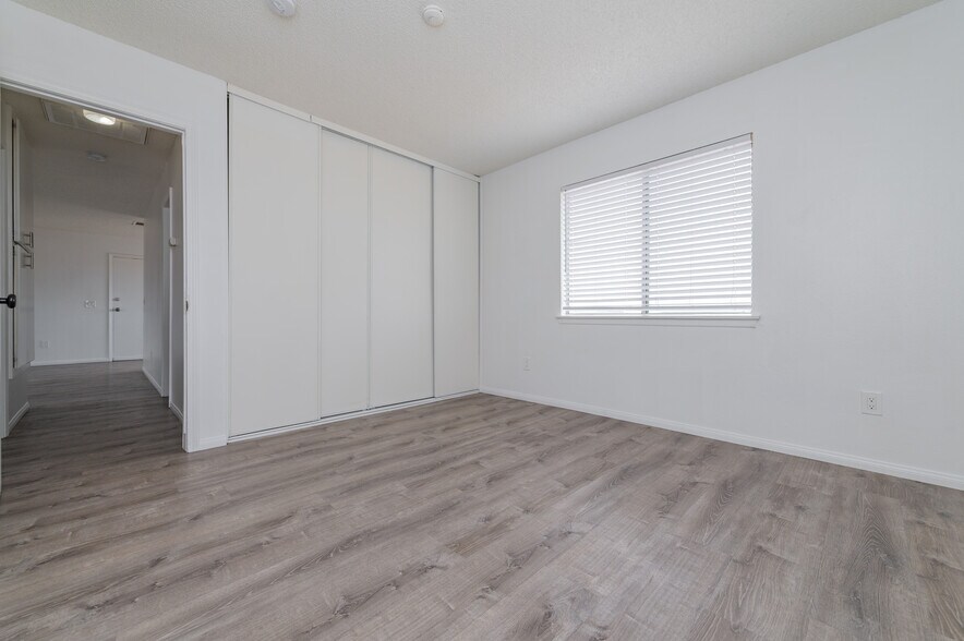 More Photos Of 16518 Avalon Ave, Victorville Apartments For Sale