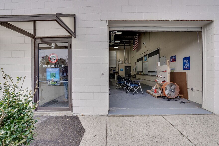 More Photos Of 34 Sullivan Rd, North Billerica Warehouse For Lease