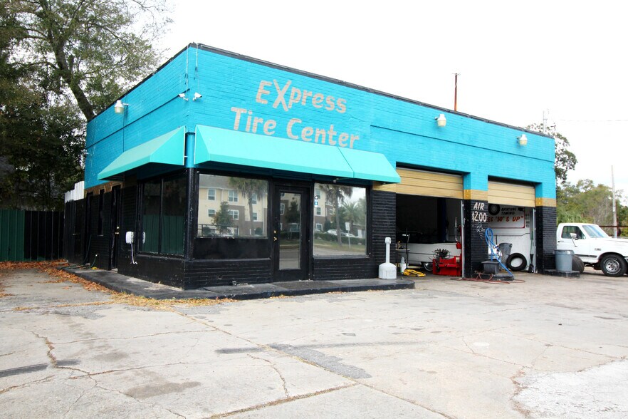 More Photos Of 5106 N Main St, Jacksonville Service Station For Sale