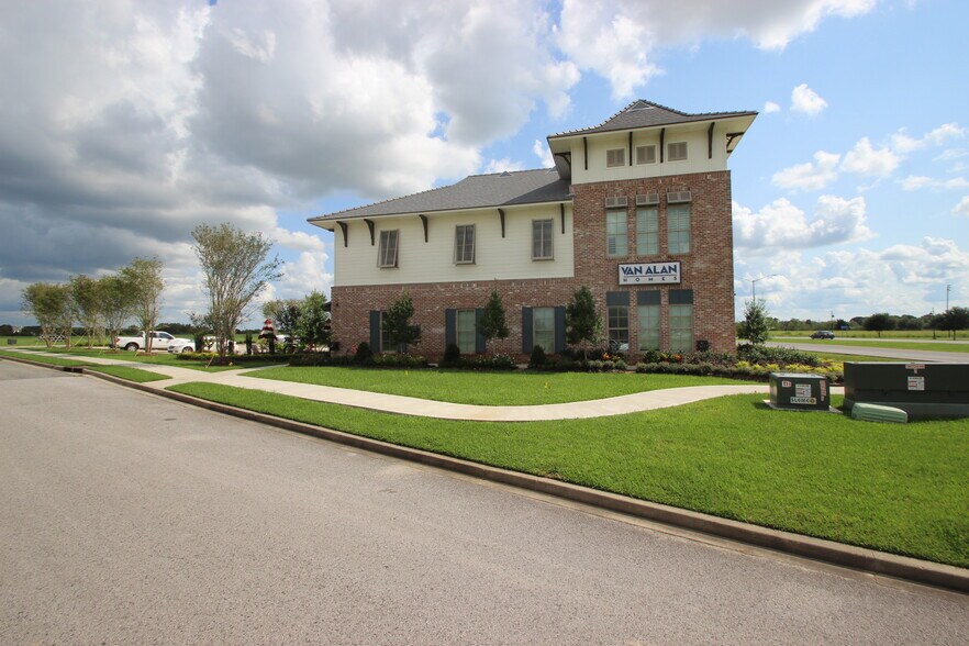 More Photos Of 511 Shore Dr, Youngsville Office For Lease