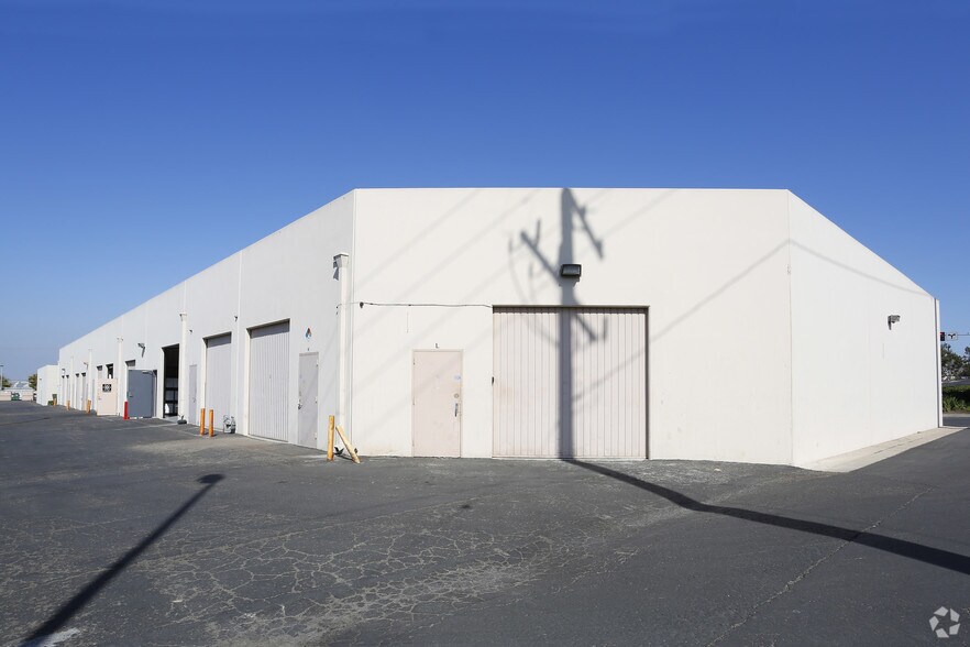 More Photos Of 350 S Maple St, Corona Light Distribution For Lease