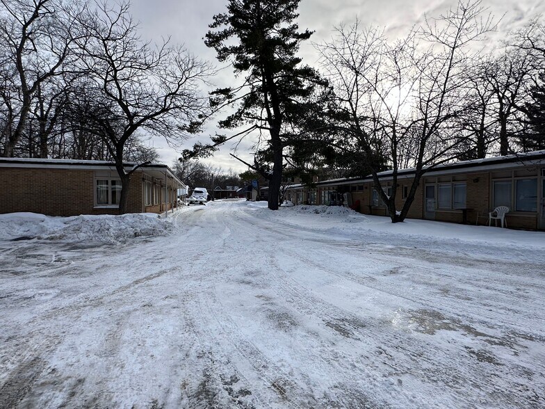 More Photos Of 841 E Front St, Traverse City Hotel For Sale