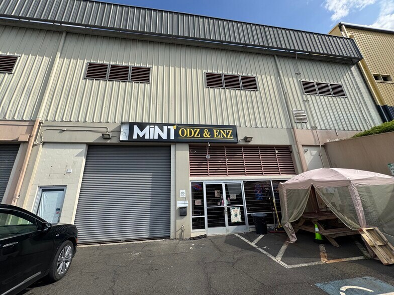 More Photos Of 98-718 Moanalua Rd, Pearl City Warehouse For Lease