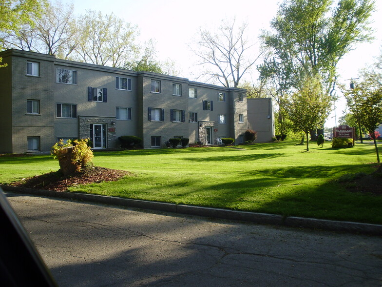 Primary Photo Of 8235 Buffalo Ave, Niagara Falls Apartments For Sale