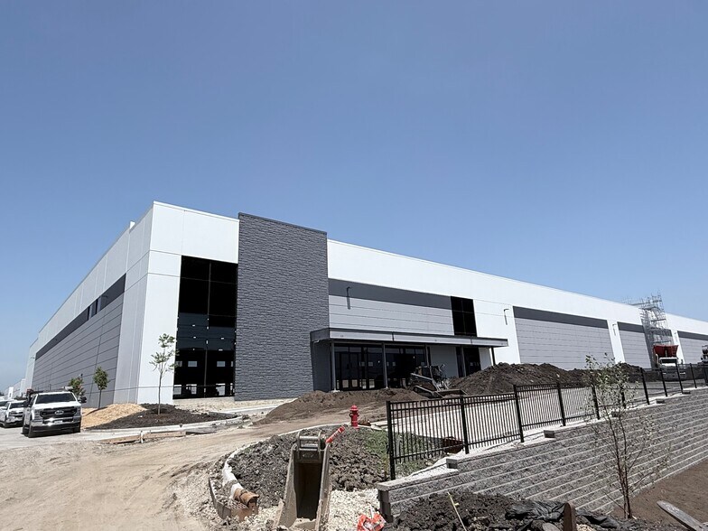 Primary Photo Of 424 Howard Ave, Des Plaines Warehouse For Lease